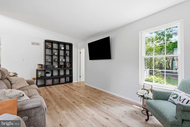 9 RUHL DR, Perkasie, PA 18944