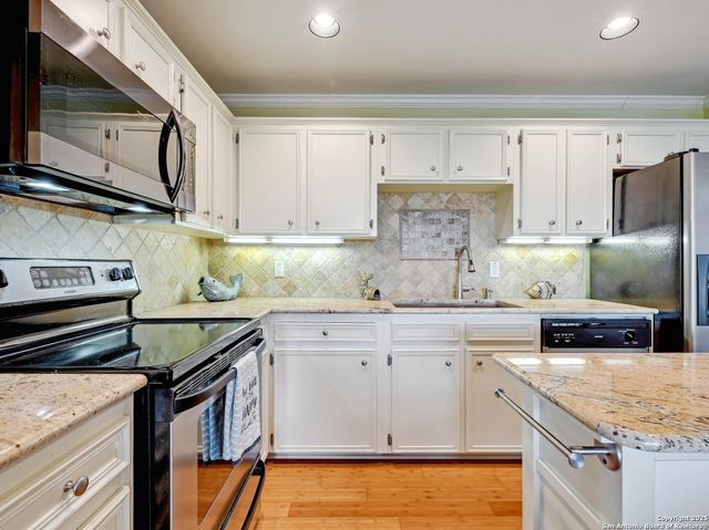 2106 Lakeshore, Canyon Lake, TX 78133