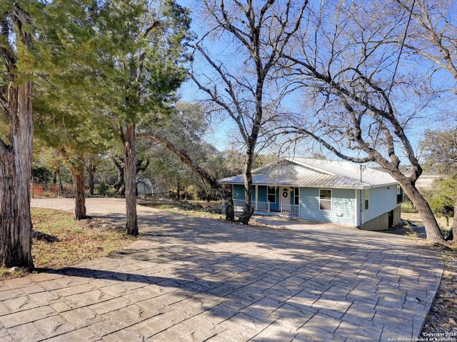 2106 Lakeshore, Canyon Lake, TX 78133