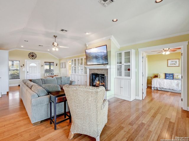 2106 Lakeshore, Canyon Lake, TX 78133