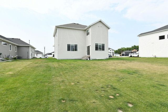 6719 Smylie Lane S, Fargo, ND 58104