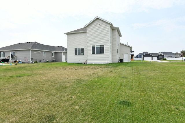 6719 Smylie Lane S, Fargo, ND 58104