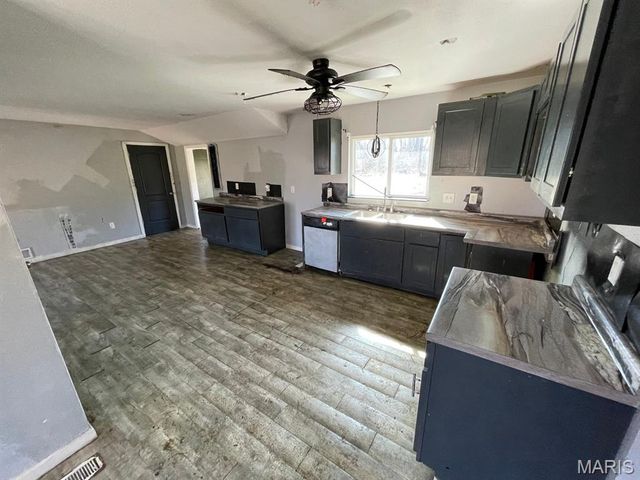 711 W Country Lane, Collinsville, IL 62234