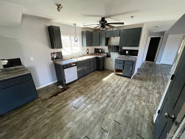 711 W Country Lane, Collinsville, IL 62234