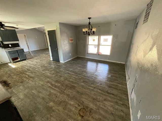 711 W Country Lane, Collinsville, IL 62234