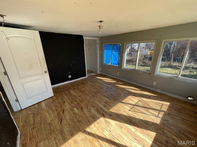 711 W Country Lane, Collinsville, IL 62234