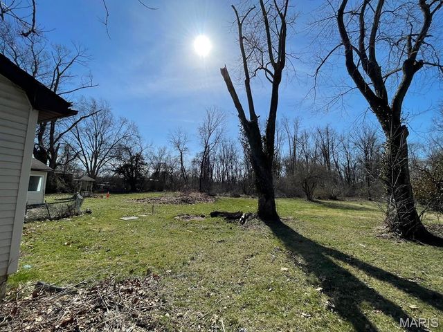 711 W Country Lane, Collinsville, IL 62234