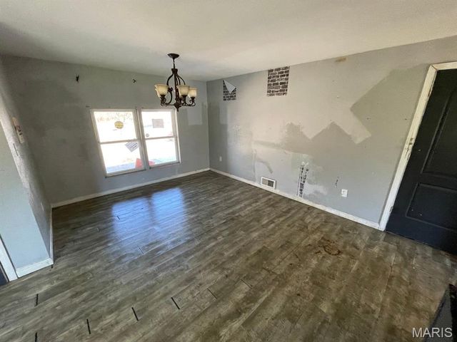 711 W Country Lane, Collinsville, IL 62234