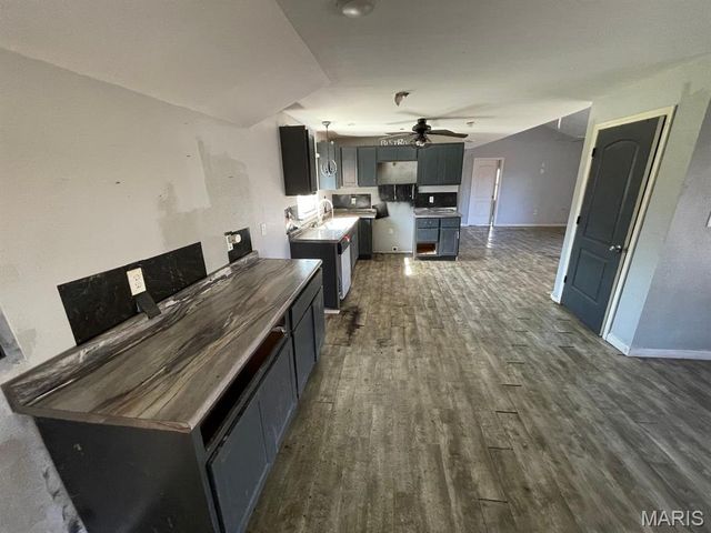 711 W Country Lane, Collinsville, IL 62234