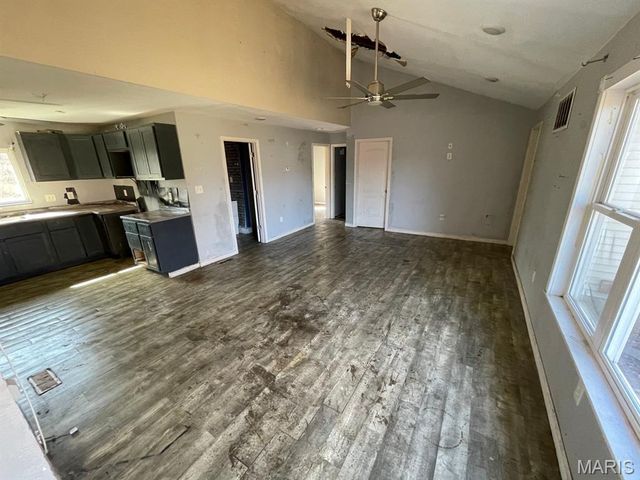 711 W Country Lane, Collinsville, IL 62234