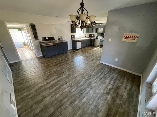 711 W Country Lane, Collinsville, IL 62234