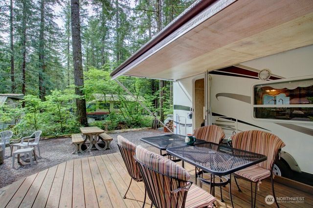 71 Wilderness Way, Deming, WA 98244