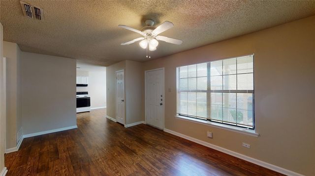 218 Renfro Street A, Grand Prairie, TX 75051
