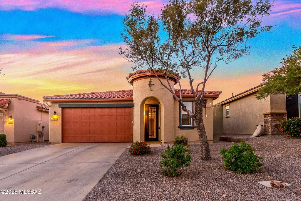 12147 N Golden Mirror Drive, Marana, AZ 85658