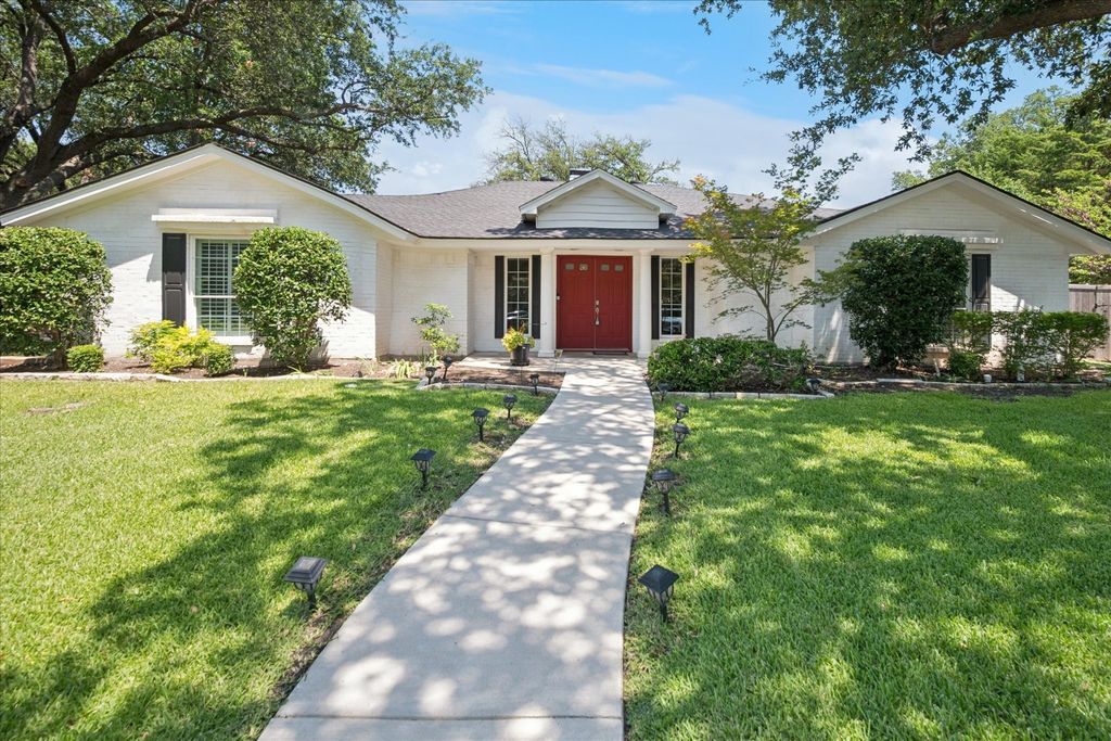 2801 Elmcrest Circle, Plano, TX 75075