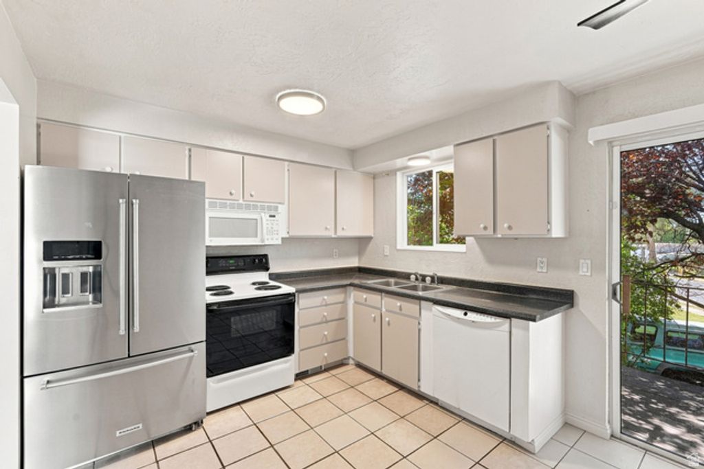 111 W 400 S, Kaysville, UT 84037 — photo 5