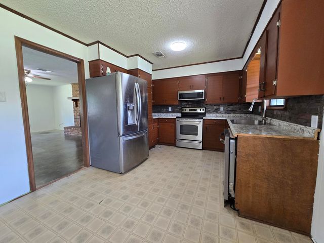 148 BRENTWOOD DRIVE, Leesville, LA 71446