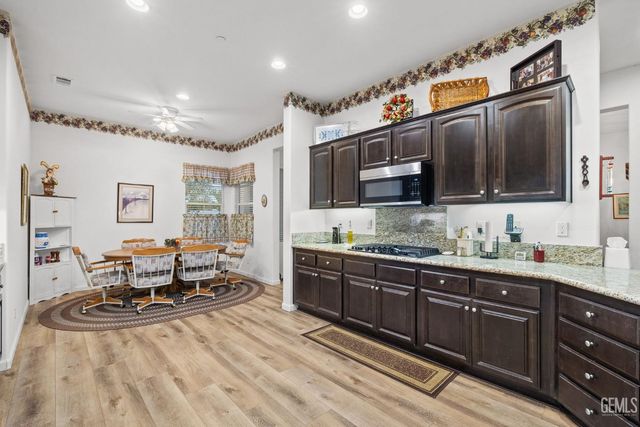 6211 Shelburne Drive, Bakersfield, CA 93306