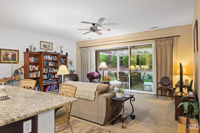 6211 Shelburne Drive, Bakersfield, CA 93306