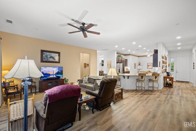 6211 Shelburne Drive, Bakersfield, CA 93306