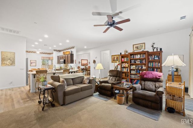 6211 Shelburne Drive, Bakersfield, CA 93306