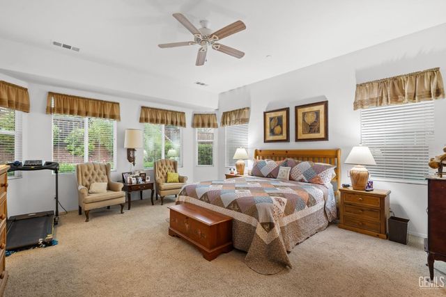 6211 Shelburne Drive, Bakersfield, CA 93306