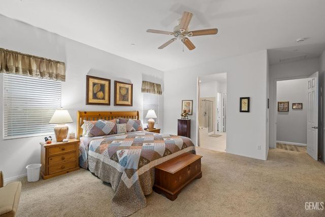 6211 Shelburne Drive, Bakersfield, CA 93306