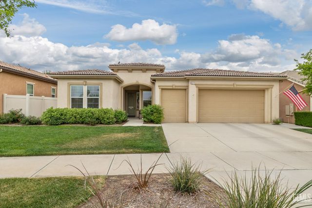 6211 Shelburne Drive, Bakersfield, CA 93306