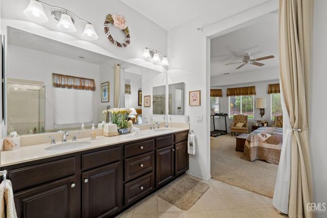 6211 Shelburne Drive, Bakersfield, CA 93306