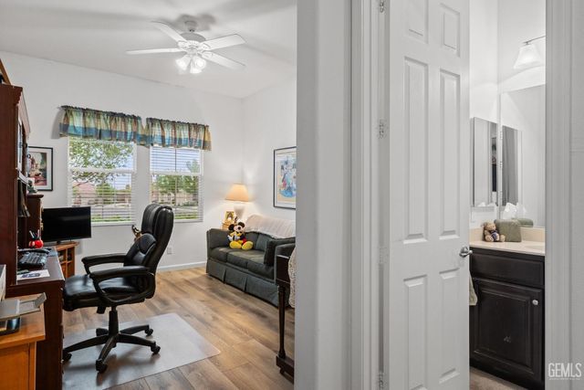 6211 Shelburne Drive, Bakersfield, CA 93306