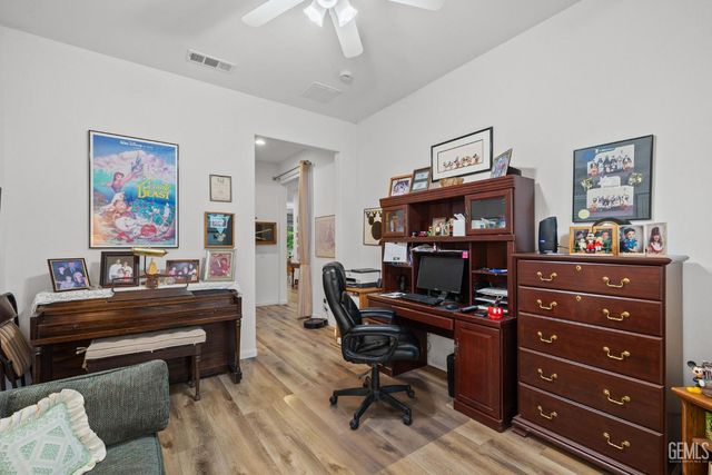 6211 Shelburne Drive, Bakersfield, CA 93306