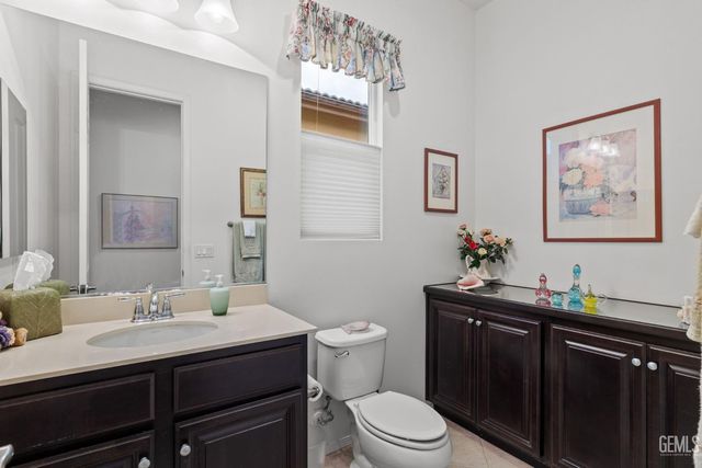 6211 Shelburne Drive, Bakersfield, CA 93306