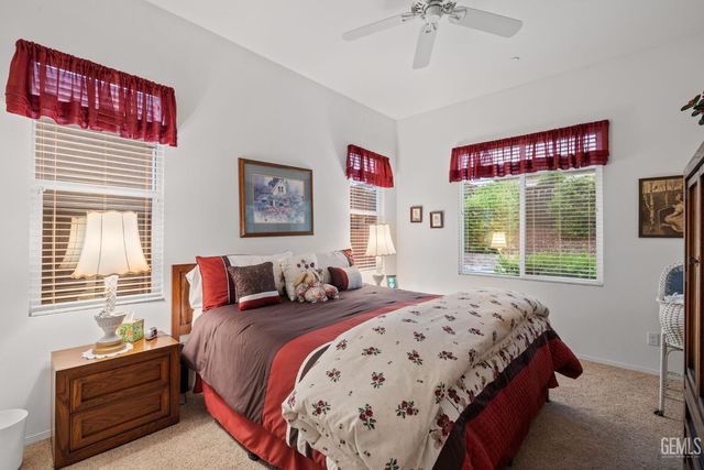 6211 Shelburne Drive, Bakersfield, CA 93306