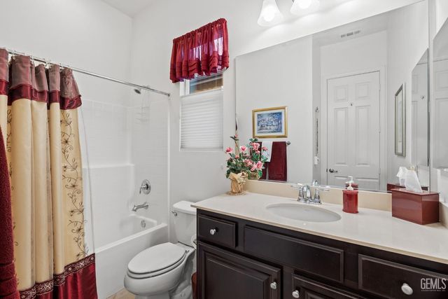 6211 Shelburne Drive, Bakersfield, CA 93306