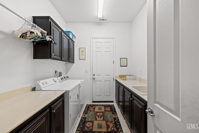 6211 Shelburne Drive, Bakersfield, CA 93306