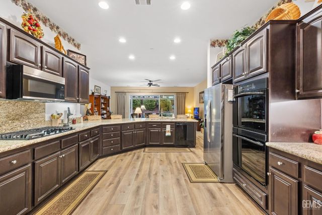 6211 Shelburne Drive, Bakersfield, CA 93306