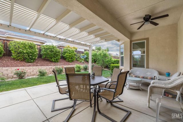 6211 Shelburne Drive, Bakersfield, CA 93306