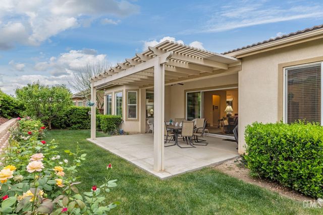 6211 Shelburne Drive, Bakersfield, CA 93306