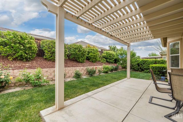 6211 Shelburne Drive, Bakersfield, CA 93306