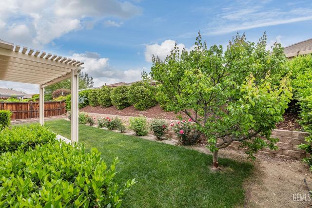 6211 Shelburne Drive, Bakersfield, CA 93306