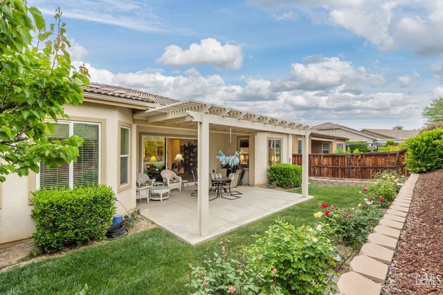 6211 Shelburne Drive, Bakersfield, CA 93306