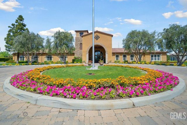 6211 Shelburne Drive, Bakersfield, CA 93306