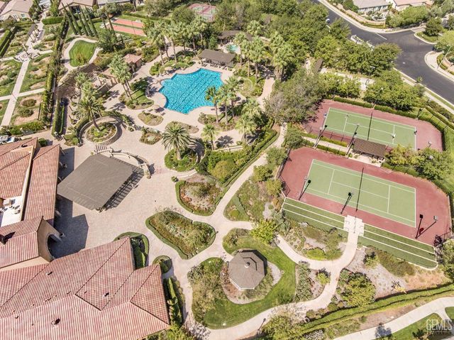 6211 Shelburne Drive, Bakersfield, CA 93306