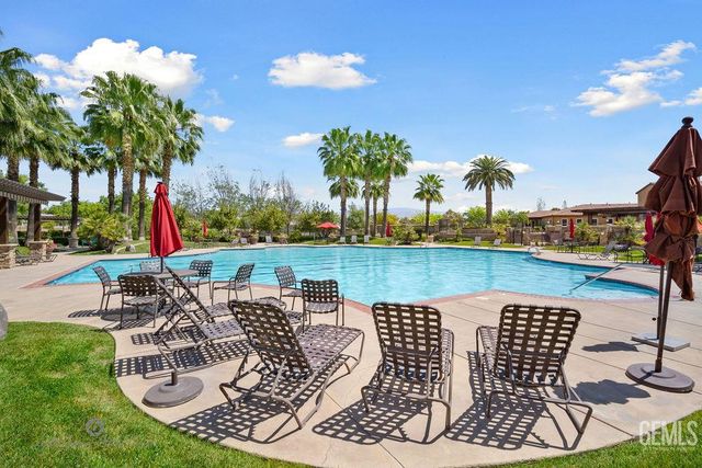 6211 Shelburne Drive, Bakersfield, CA 93306