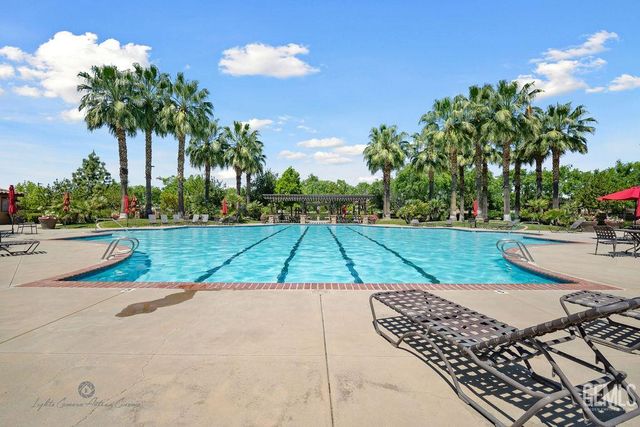 6211 Shelburne Drive, Bakersfield, CA 93306