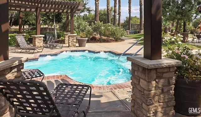 6211 Shelburne Drive, Bakersfield, CA 93306