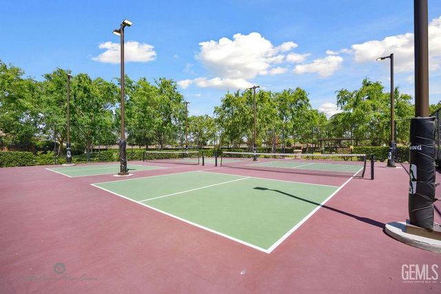 6211 Shelburne Drive, Bakersfield, CA 93306