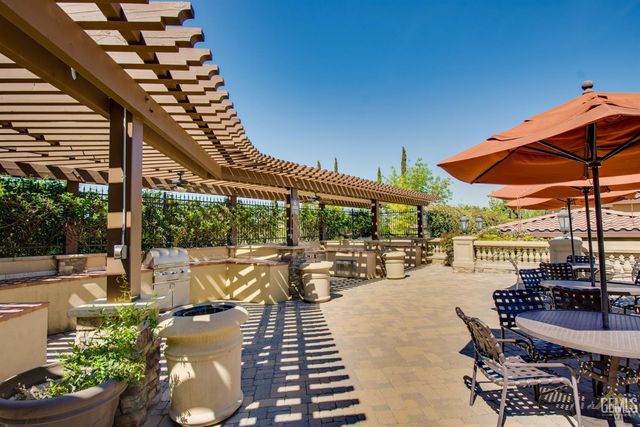 6211 Shelburne Drive, Bakersfield, CA 93306