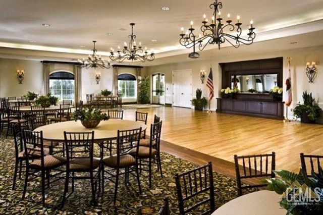 6211 Shelburne Drive, Bakersfield, CA 93306