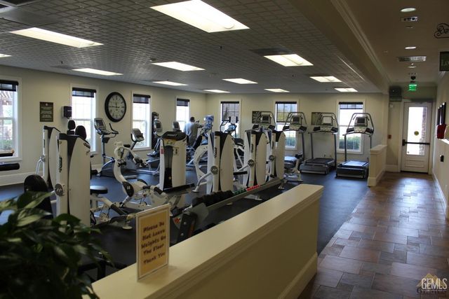 6211 Shelburne Drive, Bakersfield, CA 93306